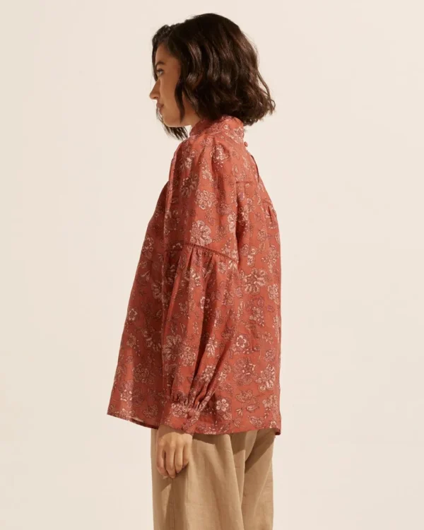 New zoe kratzmann Pace Top-Rust Paisley